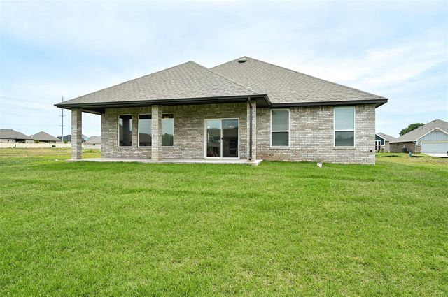 7713 Wilshire Woods Drive, Yukon, OK 73099
