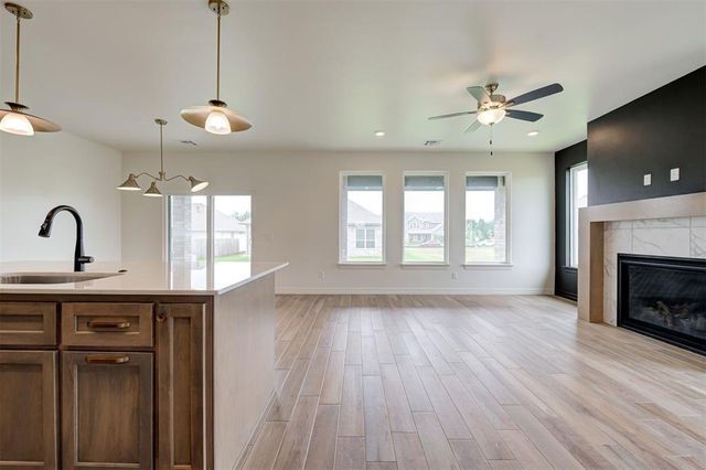 7713 Wilshire Woods Drive, Yukon, OK 73099