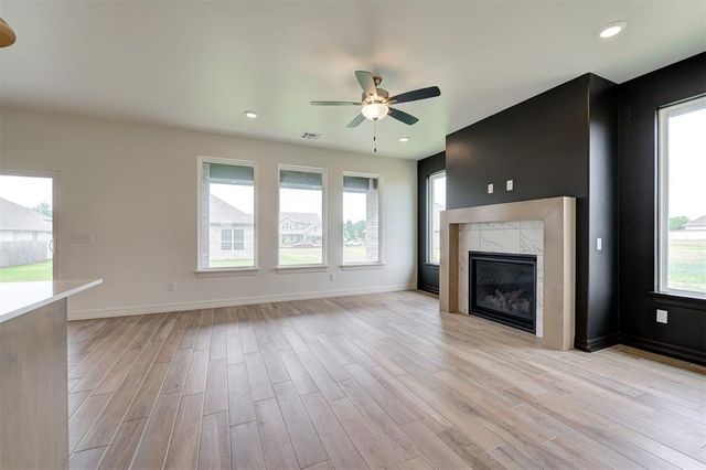 7713 Wilshire Woods Drive, Yukon, OK 73099