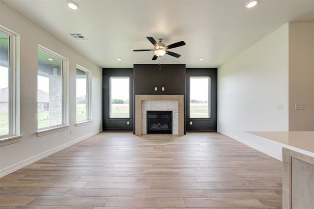 7713 Wilshire Woods Drive, Yukon, OK 73099