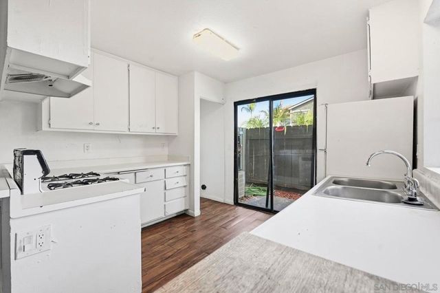 1225 N Broadway 14, Escondido, CA 92026