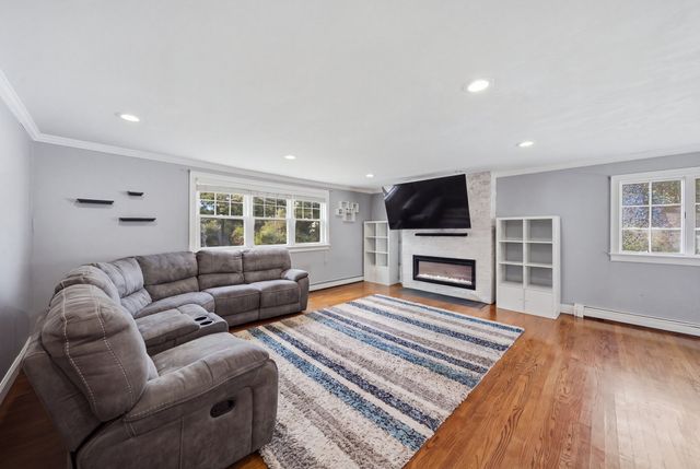 14 Bramble Bush Drive, Sandwich, MA 02644
