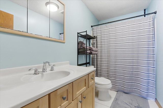 825 MCKENZIE Avenue, Council Bluffs, IA 51503