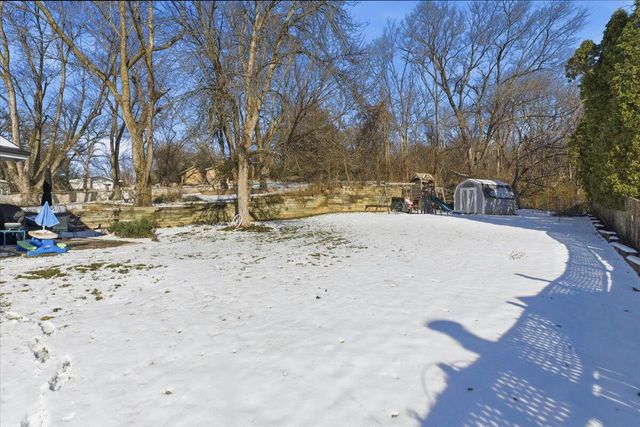 825 MCKENZIE Avenue, Council Bluffs, IA 51503