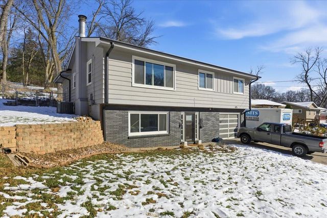 825 MCKENZIE Avenue, Council Bluffs, IA 51503