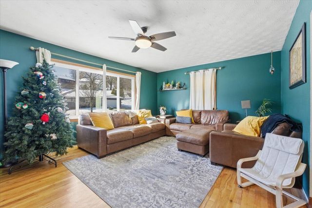 825 MCKENZIE Avenue, Council Bluffs, IA 51503