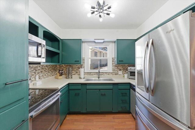 825 MCKENZIE Avenue, Council Bluffs, IA 51503