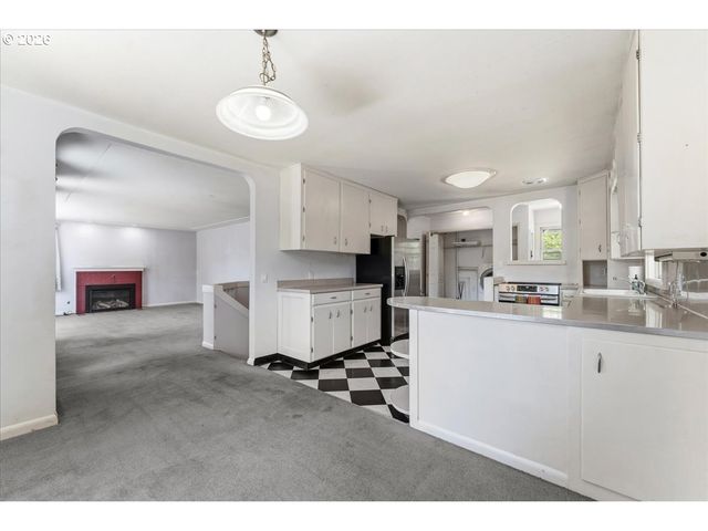 7905 Sw ELMWOOD St, Portland, OR 97223