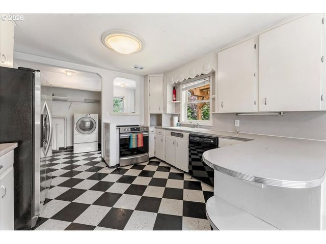 7905 Sw ELMWOOD St, Portland, OR 97223