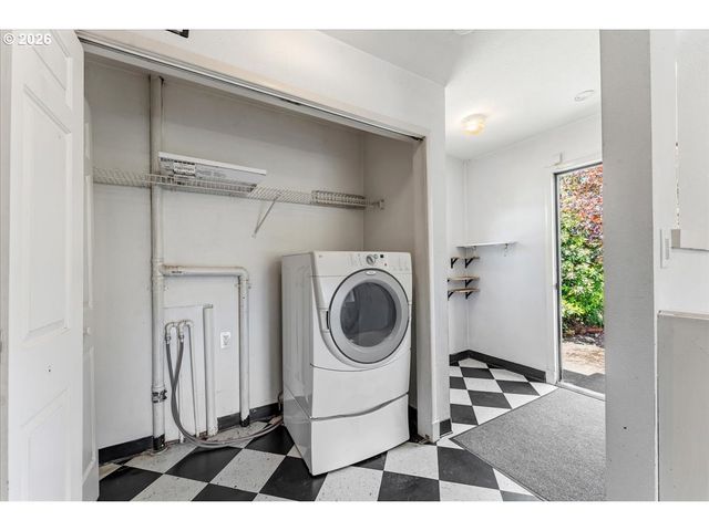 7905 Sw ELMWOOD St, Portland, OR 97223