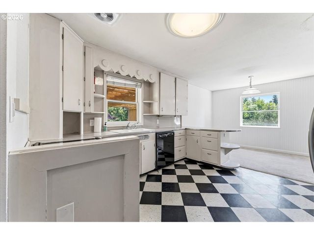 7905 Sw ELMWOOD St, Portland, OR 97223