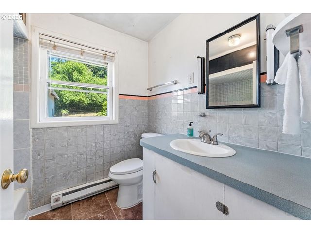 7905 Sw ELMWOOD St, Portland, OR 97223