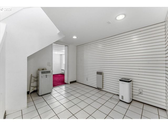7905 Sw ELMWOOD St, Portland, OR 97223