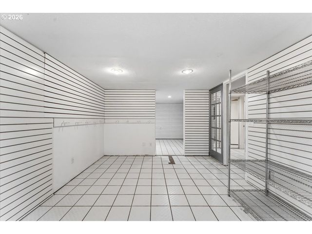 7905 Sw ELMWOOD St, Portland, OR 97223