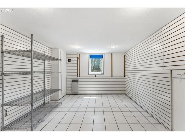 7905 Sw ELMWOOD St, Portland, OR 97223