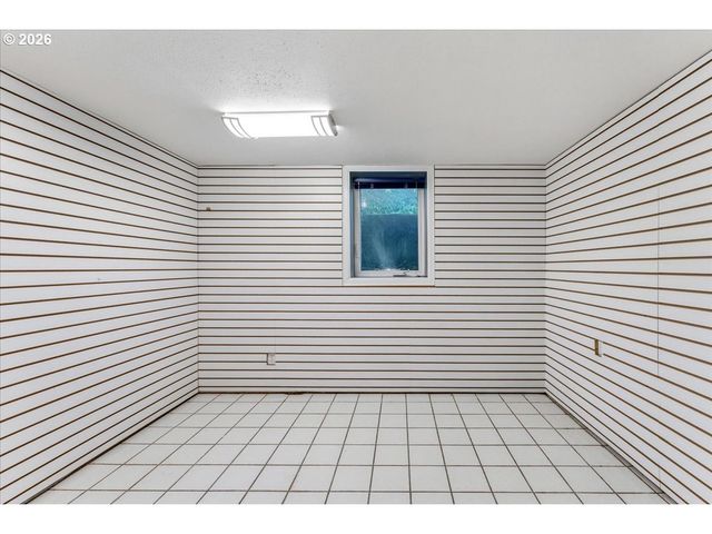 7905 Sw ELMWOOD St, Portland, OR 97223