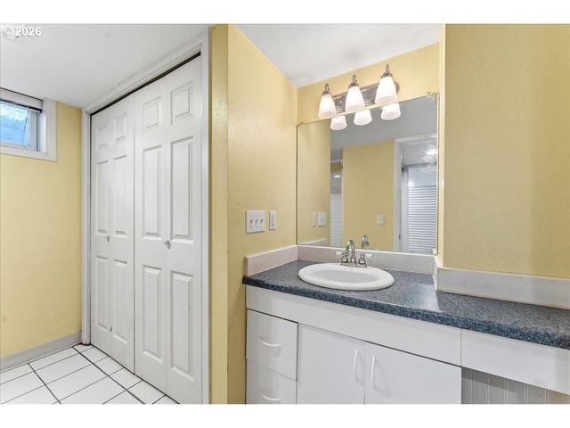 7905 Sw ELMWOOD St, Portland, OR 97223