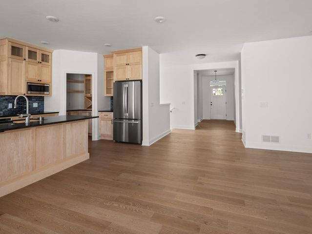 63 Daniel Drive, South Burlington, VT 05403