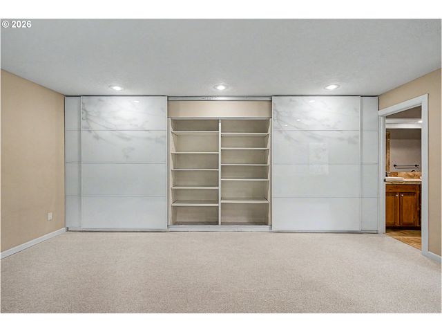 9940 Sw TERWILLIGER Blvd, Portland, OR 97219
