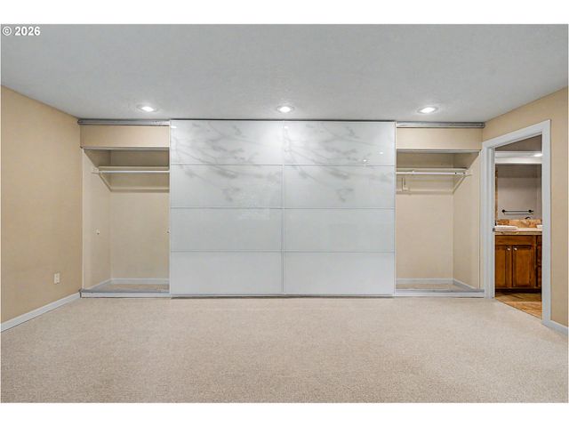 9940 Sw TERWILLIGER Blvd, Portland, OR 97219