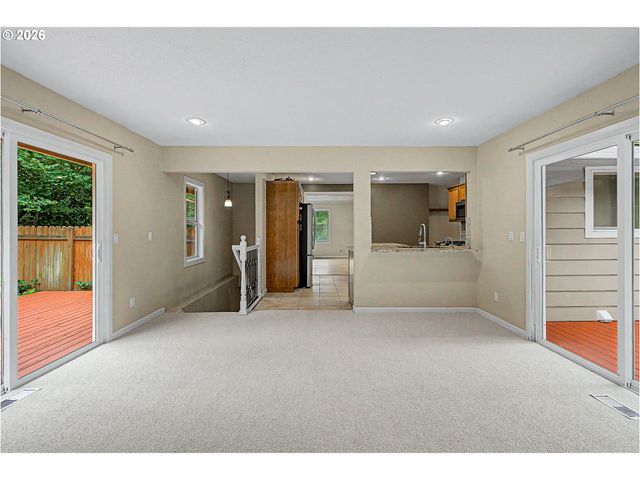 9940 Sw TERWILLIGER Blvd, Portland, OR 97219
