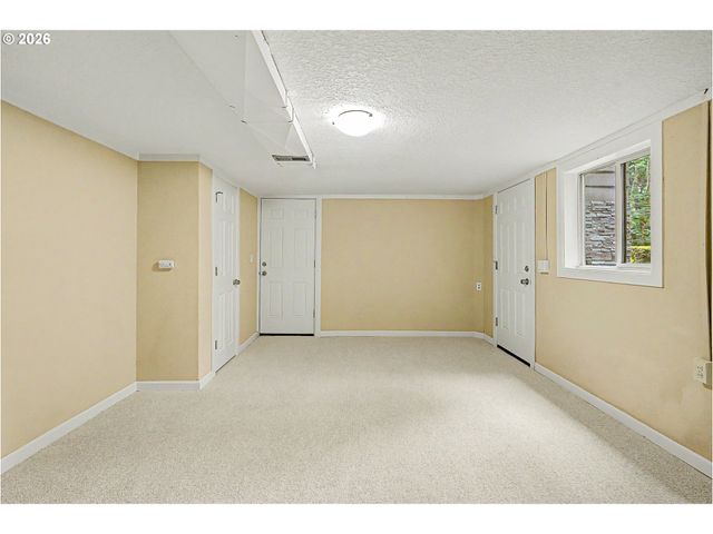 9940 Sw TERWILLIGER Blvd, Portland, OR 97219