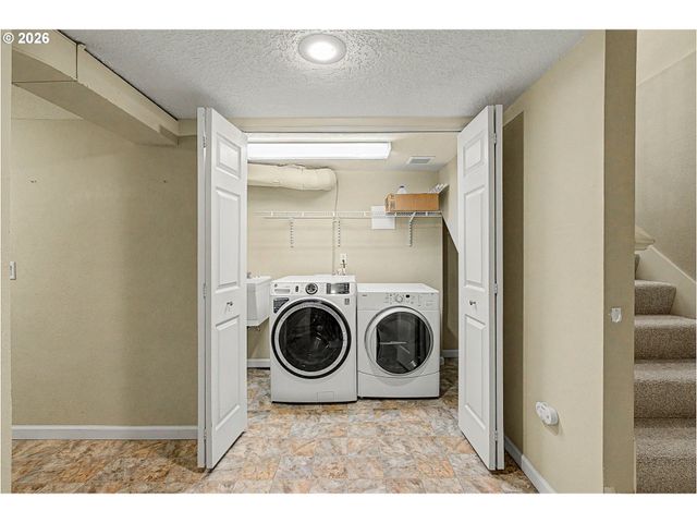 9940 Sw TERWILLIGER Blvd, Portland, OR 97219