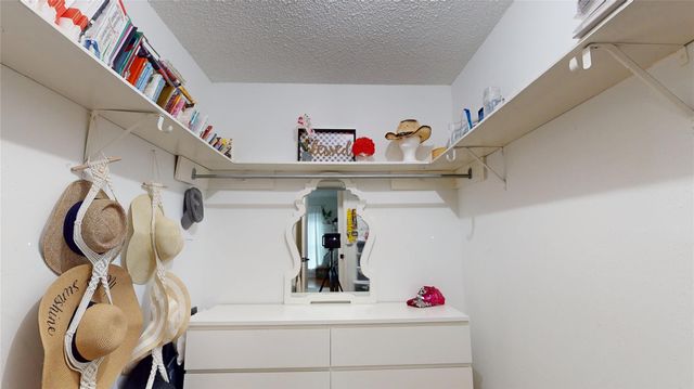 700 Thicket Lane 306, Houston, TX 77079