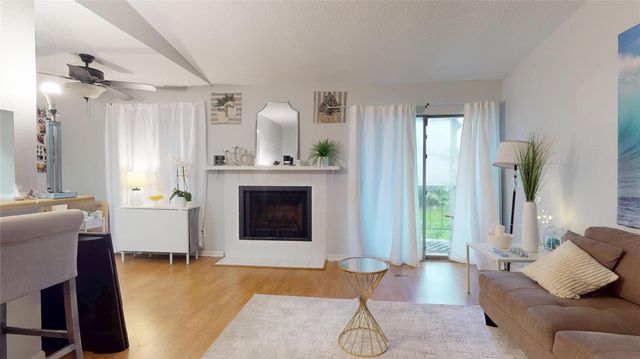 700 Thicket Lane 306, Houston, TX 77079