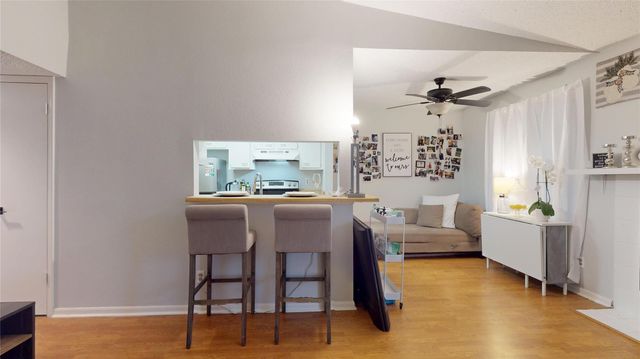 700 Thicket Lane 306, Houston, TX 77079