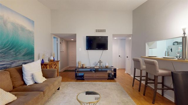 700 Thicket Lane 306, Houston, TX 77079