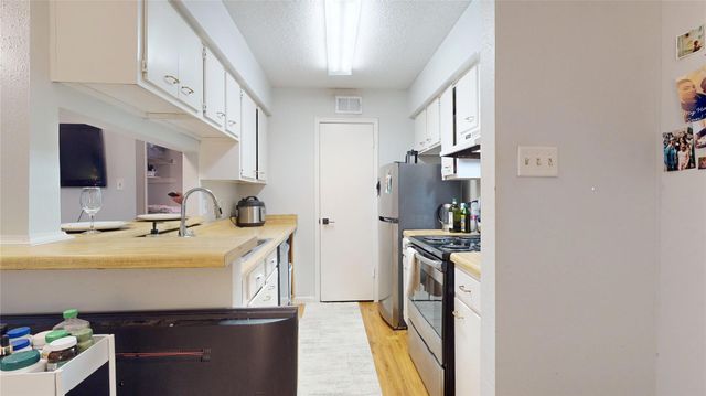 700 Thicket Lane 306, Houston, TX 77079