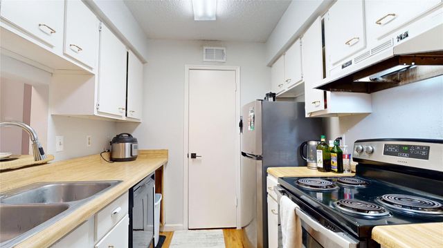 700 Thicket Lane 306, Houston, TX 77079
