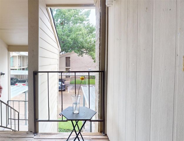 700 Thicket Lane 306, Houston, TX 77079
