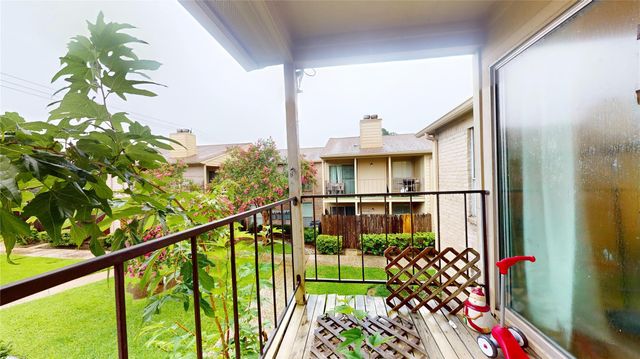 700 Thicket Lane 306, Houston, TX 77079