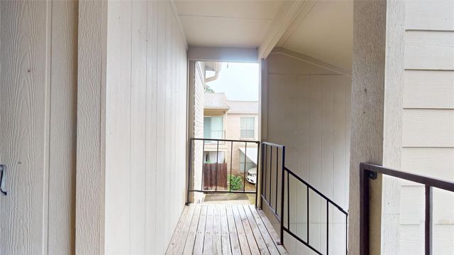 700 Thicket Lane 306, Houston, TX 77079