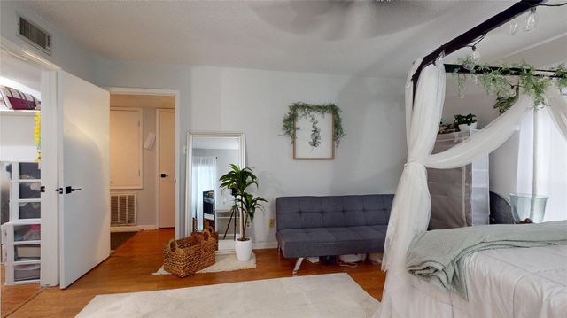 700 Thicket Lane 306, Houston, TX 77079