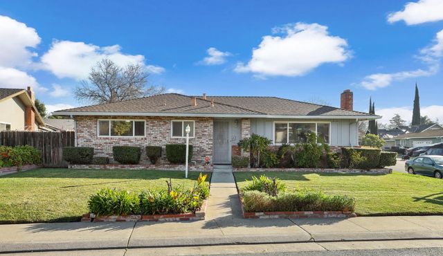 8402 Roxburgh Way, Stockton, CA 95209