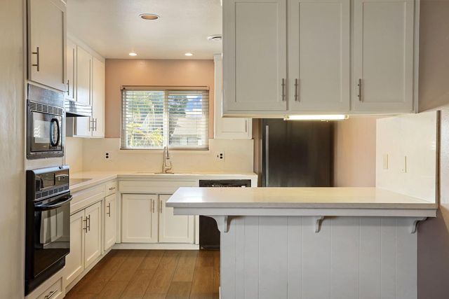 8402 Roxburgh Way, Stockton, CA 95209