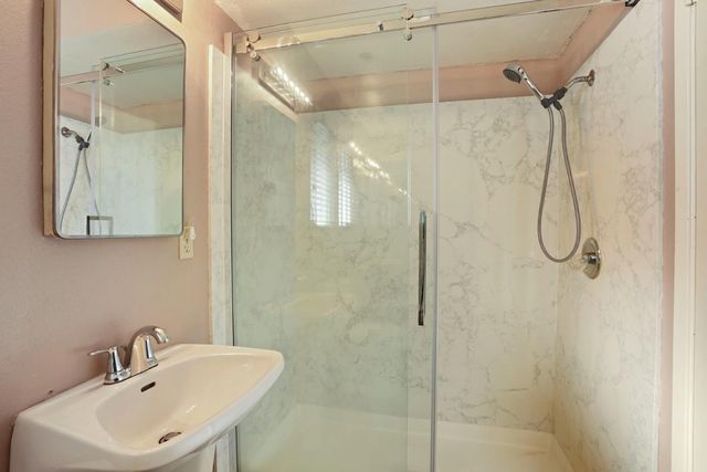 8402 Roxburgh Way, Stockton, CA 95209