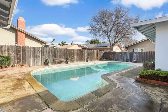 8402 Roxburgh Way, Stockton, CA 95209