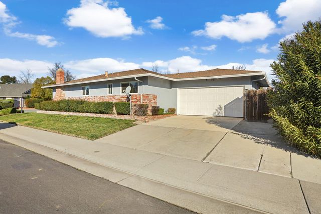 8402 Roxburgh Way, Stockton, CA 95209