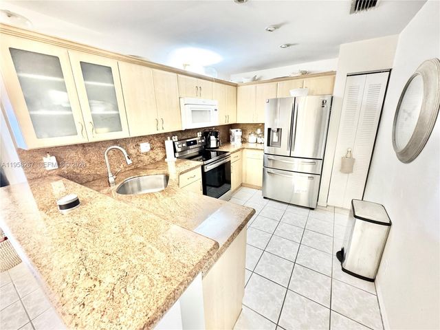 11257 SW 17th Ct, Miramar, FL 33025