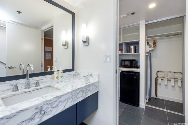 410 Atkinson Drive 2721, Honolulu, HI 96814