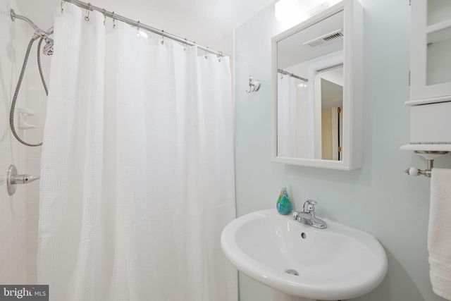 2504 TURBRIDGE LN, Alexandria, VA 22308