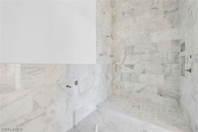 2778 Shoreview DR, Naples, FL 34112