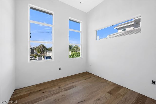 2778 Shoreview DR, Naples, FL 34112