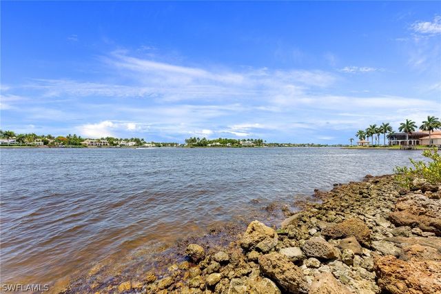 2778 Shoreview DR, Naples, FL 34112