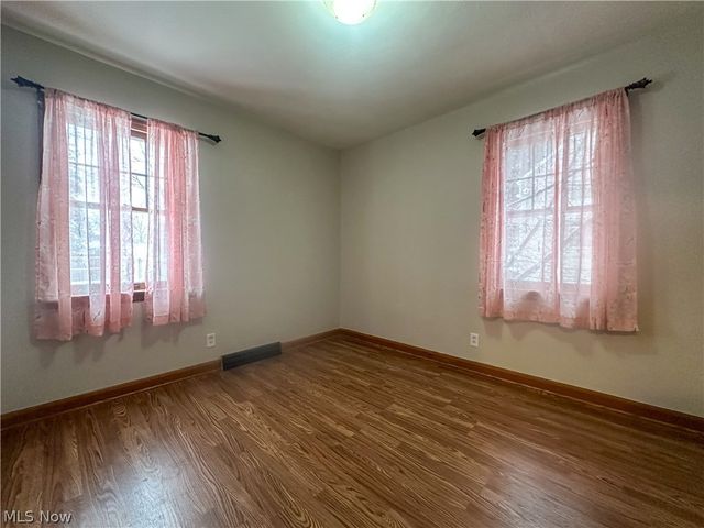 1575 Maplewood Street NE, Warren, OH 44483