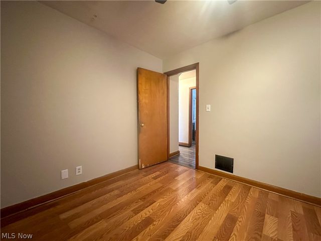 1575 Maplewood Street NE, Warren, OH 44483